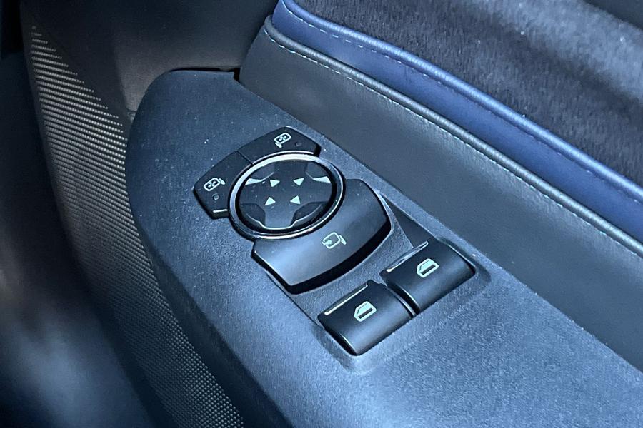 Ford MUSTANG Photo autoimg-58bb072a6f4765ba79994c1a0413eb112e78bf3a.jpg