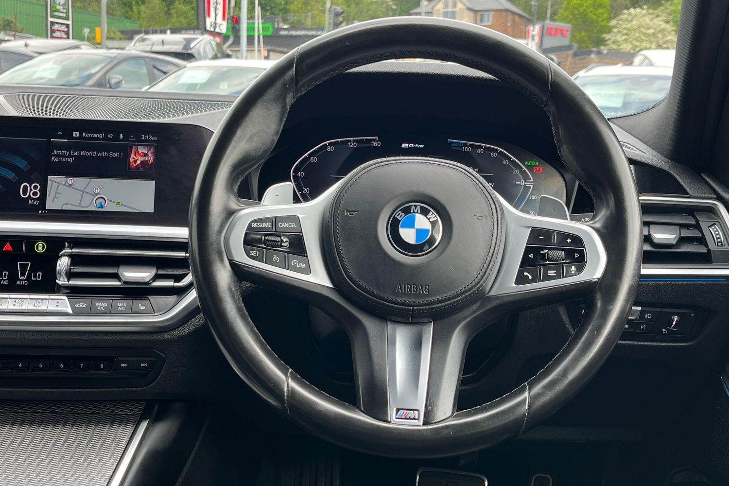 BMW 3 Series Photo 11