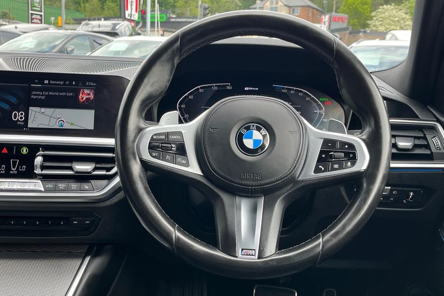 BMW 3 Series Photo autoimg-58bdefb5cce5bc27bee3c0382eb78c2f1dc94176.jpg