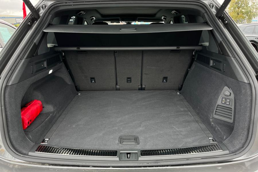 Volkswagen TOUAREG Photo autoimg-58bf31be84bfb27c80451fa18d844eb520b45ed5.jpg