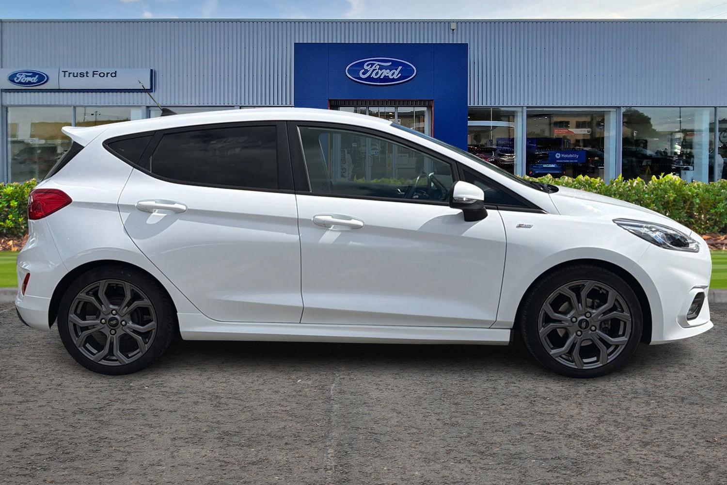 Ford FIESTA Photo 2