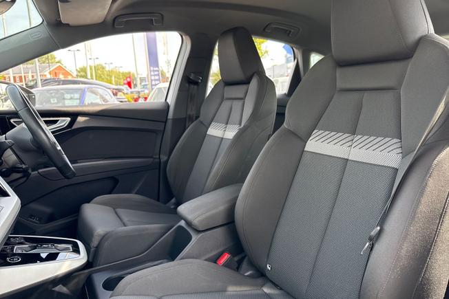AUDI Q4 E-Tron Photo 21