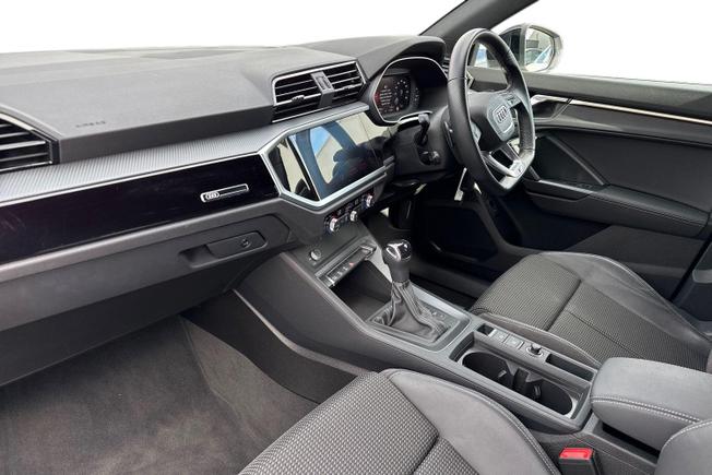 AUDI Q3 Photo 2
