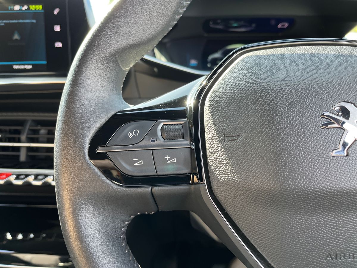 Peugeot E-2008 Photo 15