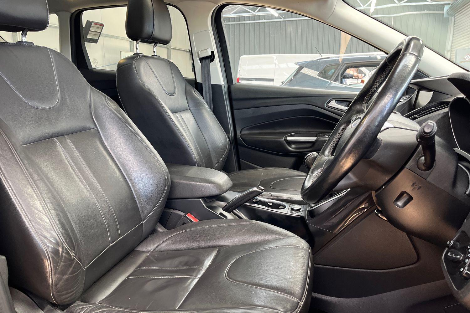 Ford KUGA Photo 16
