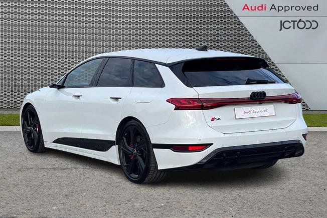 AUDI S6 E-Tron Avant Photo 3