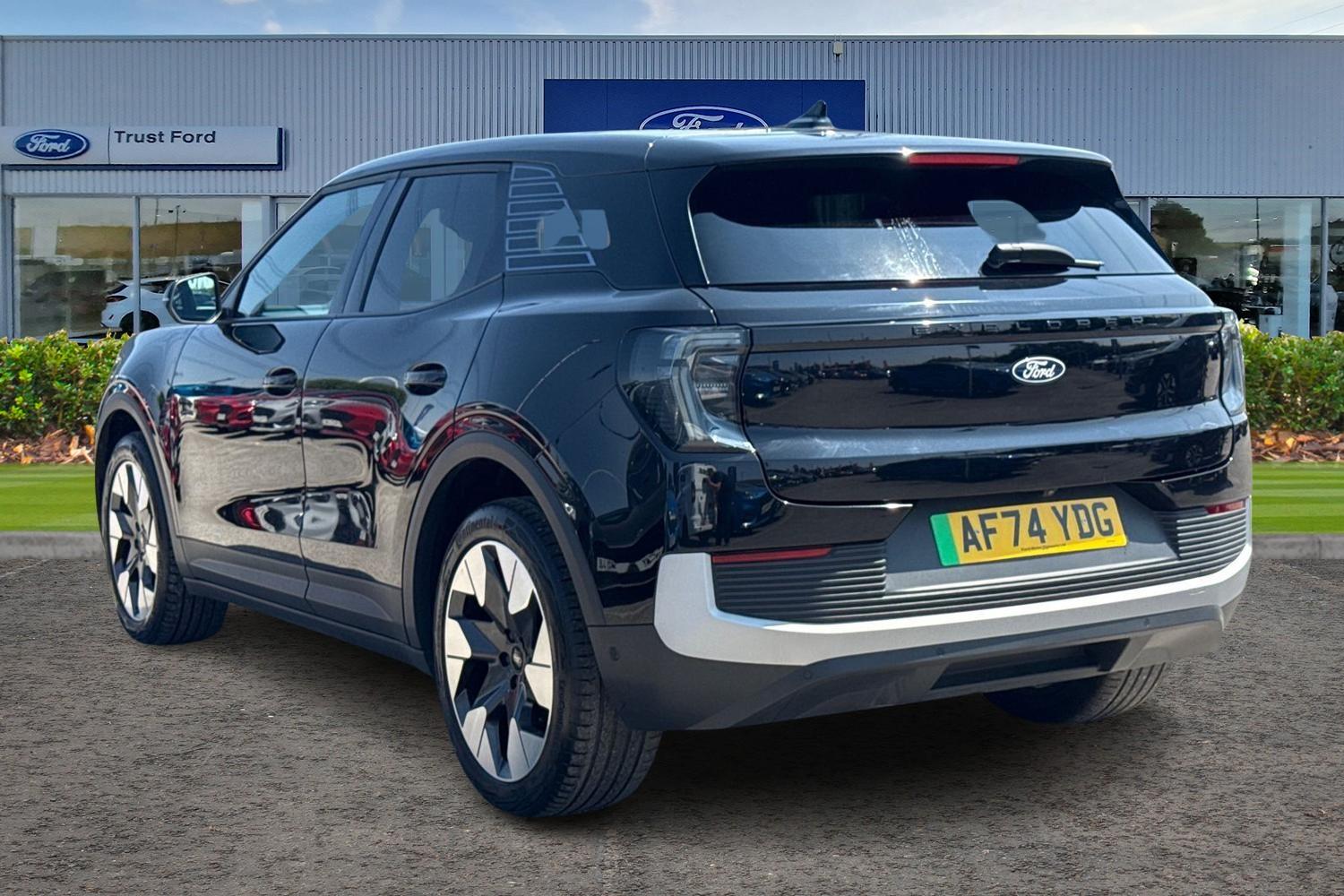 Ford EXPLORER Photo 1