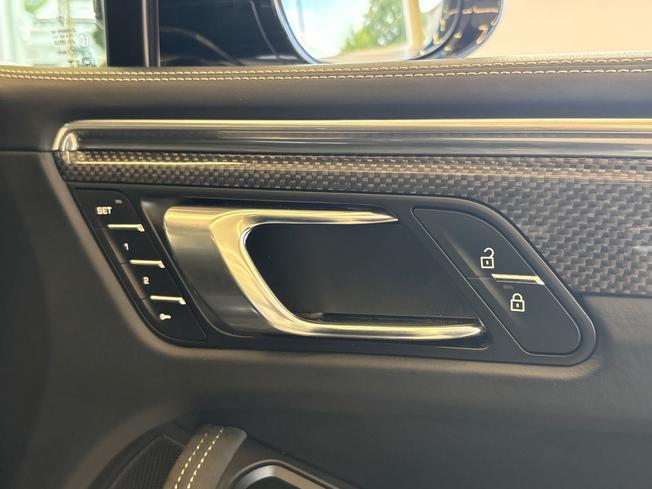 PORSCHE Macan Photo 37