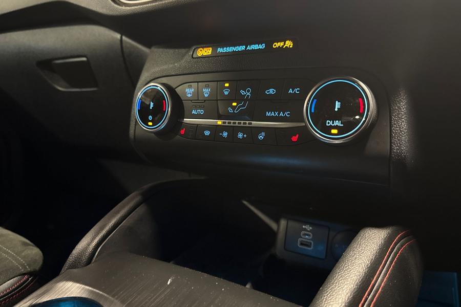 Ford Kuga Photo autoimg-5901848e53bfe77ecc4492f9bb1d4104bc71c9bb.jpg