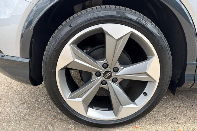 Audi Q4 Photo 41
