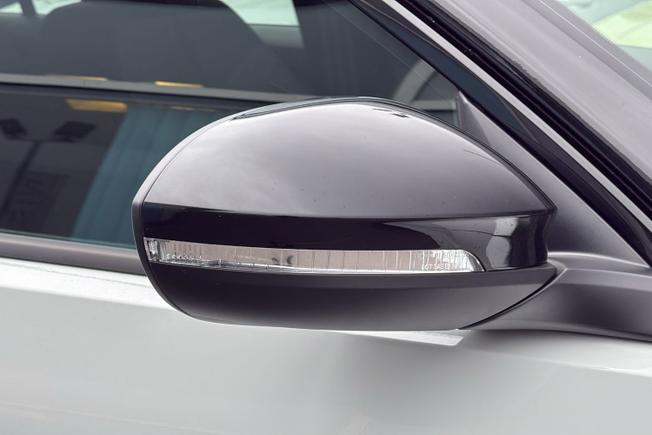 VOLKSWAGEN T-Roc Photo 20