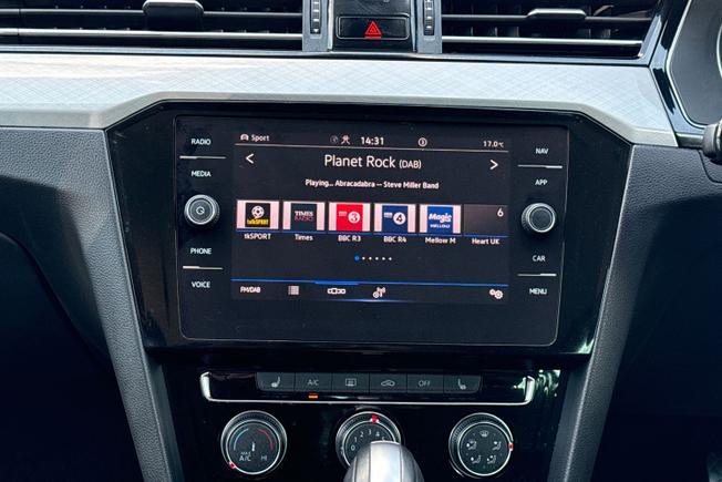VOLKSWAGEN Passat Photo 13