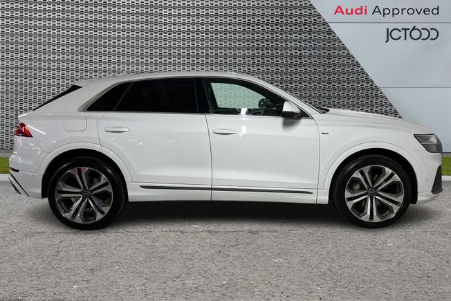 AUDI Q8 Photo 4