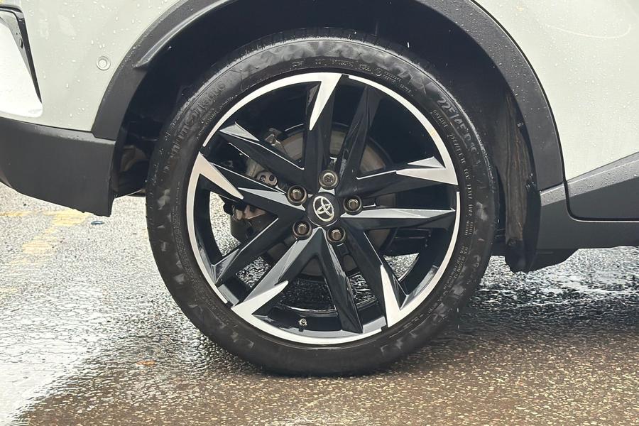 Toyota C-HR Photo autoimg-5914f692c4473688fbabc6f9ba7cd38c6708aec1.jpg