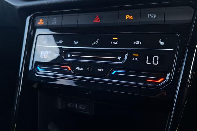 VOLKSWAGEN T-Roc Photo 28