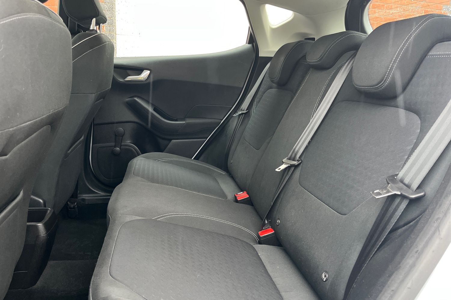 Ford FIESTA Photo 19
