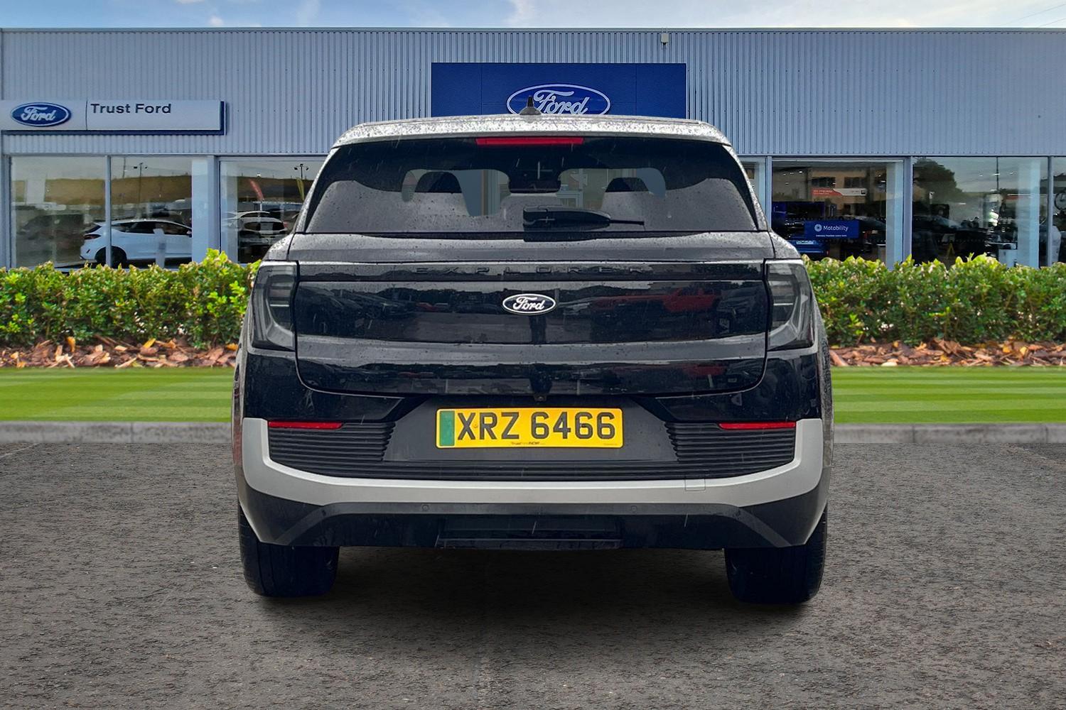 Ford EXPLORER Photo 6