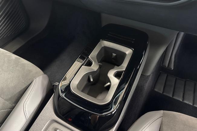 VOLKSWAGEN ID.4 Photo 15