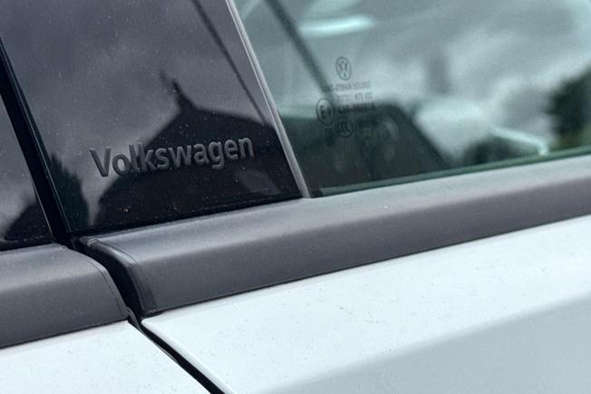 VOLKSWAGEN T-Roc Photo 23