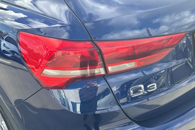 AUDI Q3 Photo 18