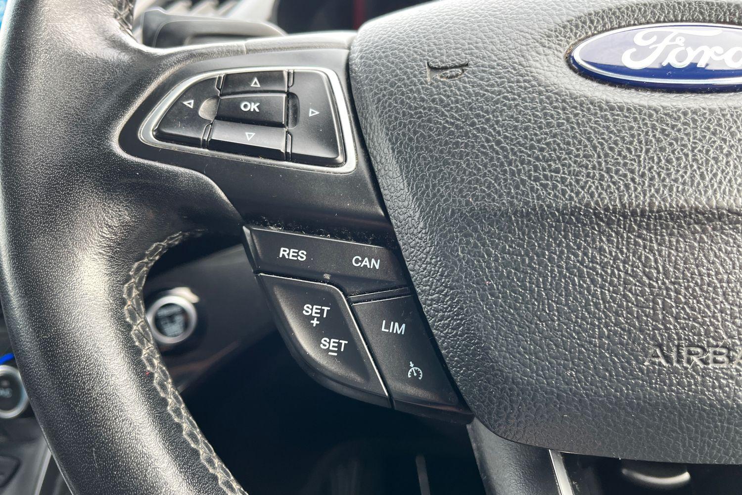 Ford KUGA Photo 35