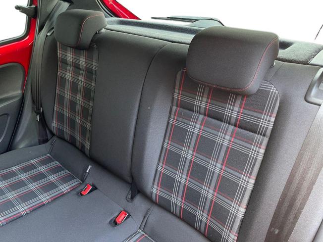 VOLKSWAGEN UP Photo 9