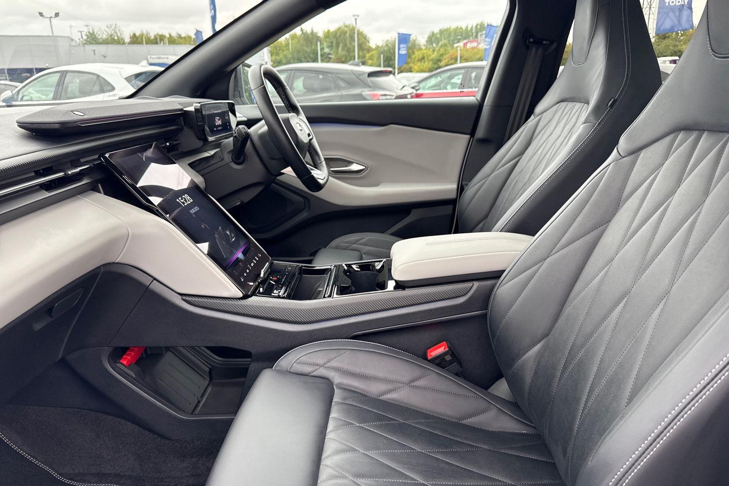 Ford Explorer Photo 18