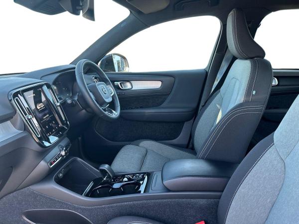 Volvo XC40 Photo autoimg-5936366a68fec3e4cc1305f7bdc6fb52b670e299.jpg