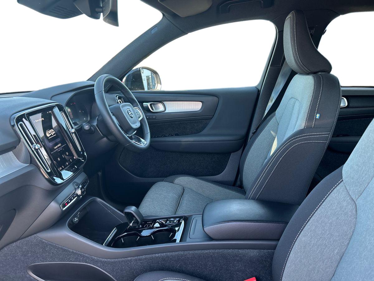 Volvo XC40 Photo 2