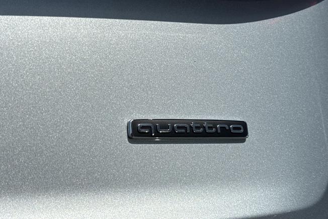 AUDI Q7 Photo 27