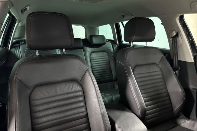 VOLKSWAGEN Passat Photo 29