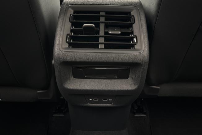 VOLKSWAGEN Tiguan Photo 24