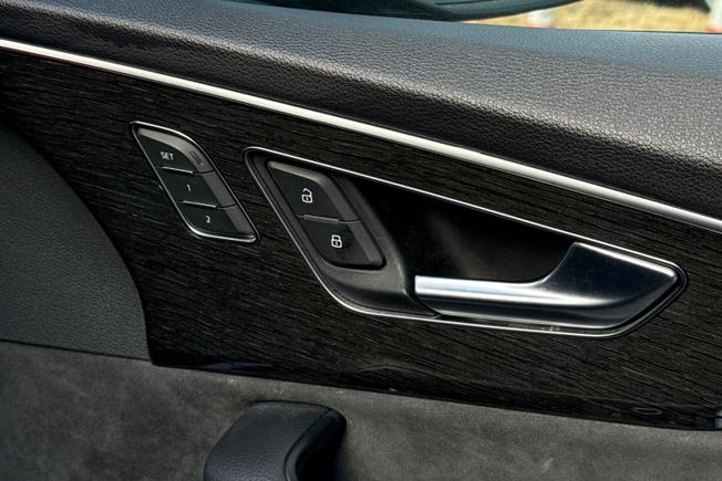 AUDI Q7 Photo 30