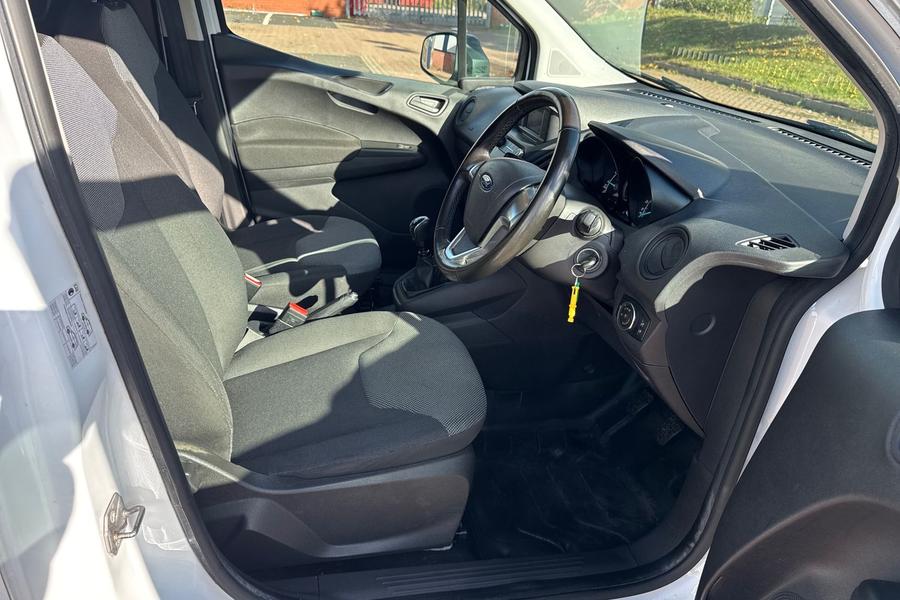 Ford TRANSIT COURIER Photo autoimg-594bdb9081541cebbe3accd783af538086b16cfa.jpg