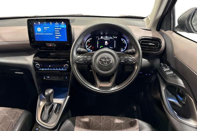 TOYOTA Yaris Cross Photo 11