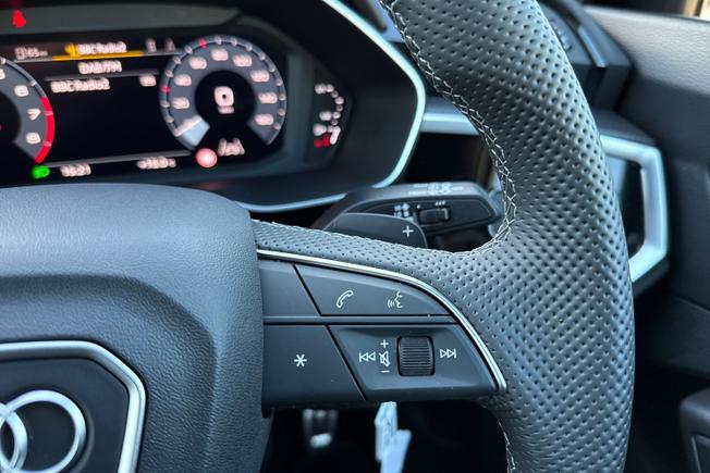 AUDI Q3 Photo 17