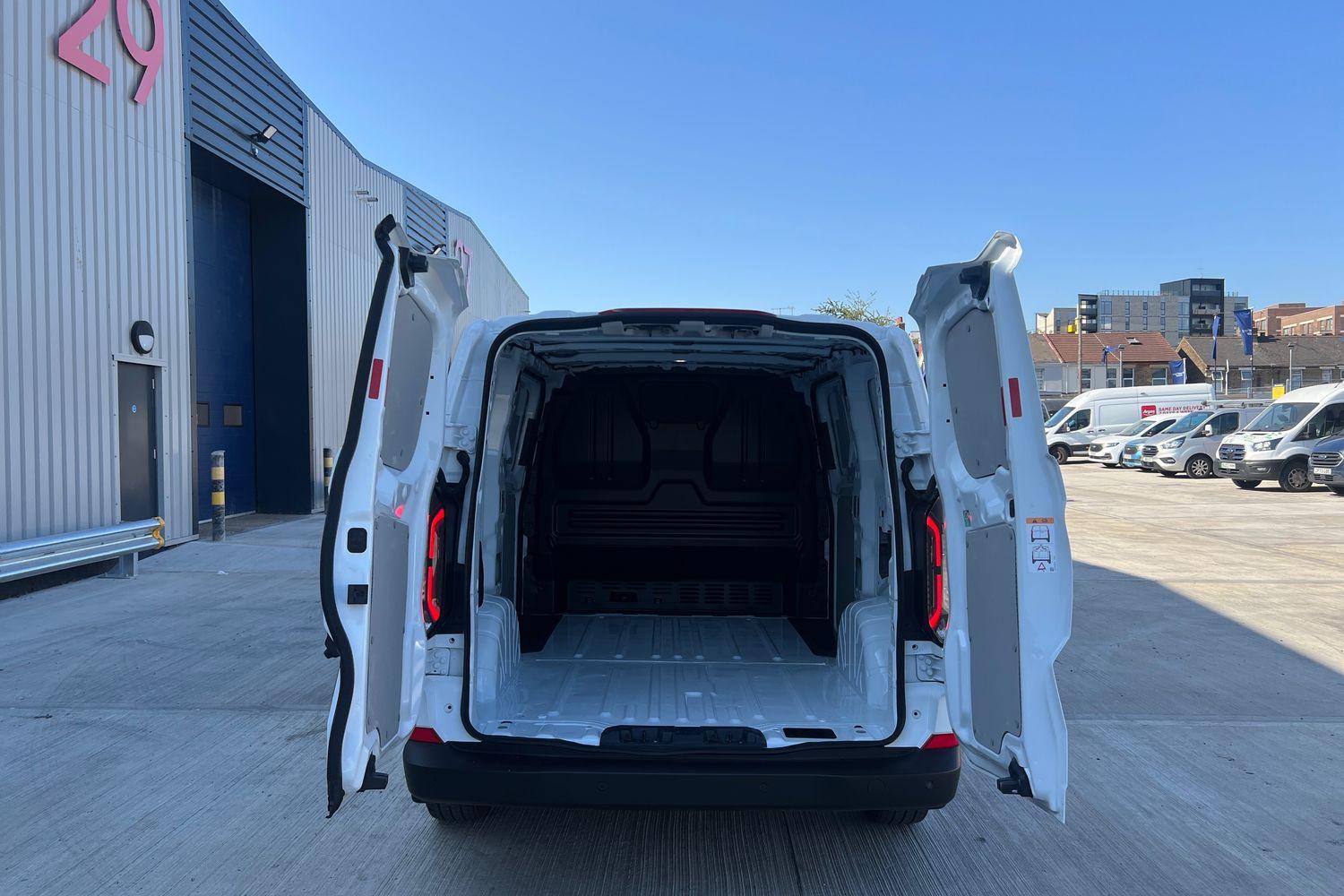 Ford E-Transit Custom Photo 5