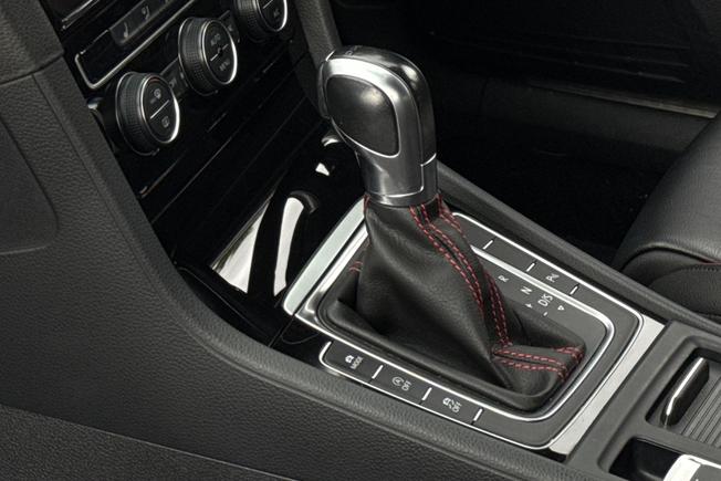 VOLKSWAGEN Golf Photo 46