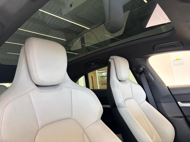 PORSCHE Taycan Photo 28