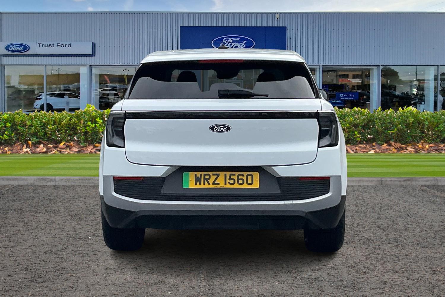 Ford Explorer Photo 6