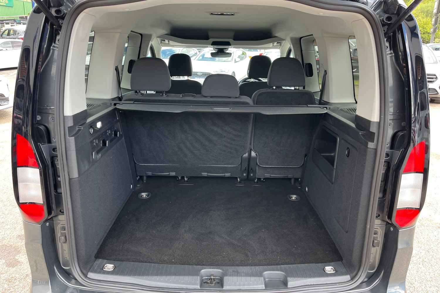 Ford TOURNEO CONNECT Photo 20