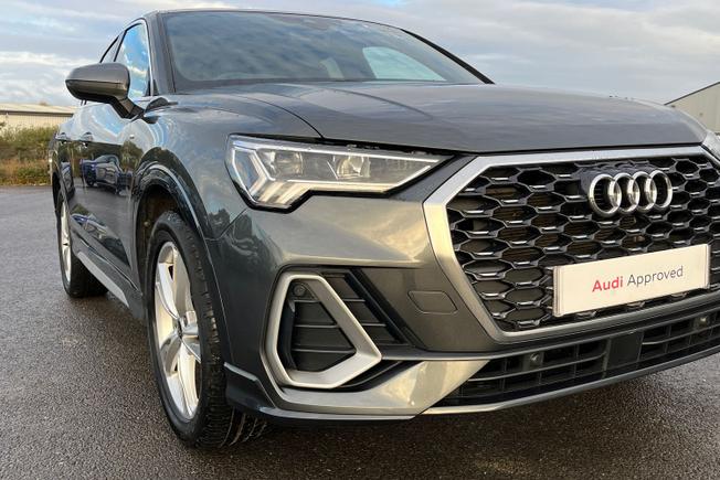 AUDI Q3 Photo 19