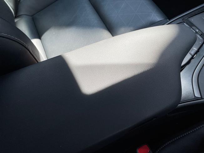 LEXUS UX Photo 43