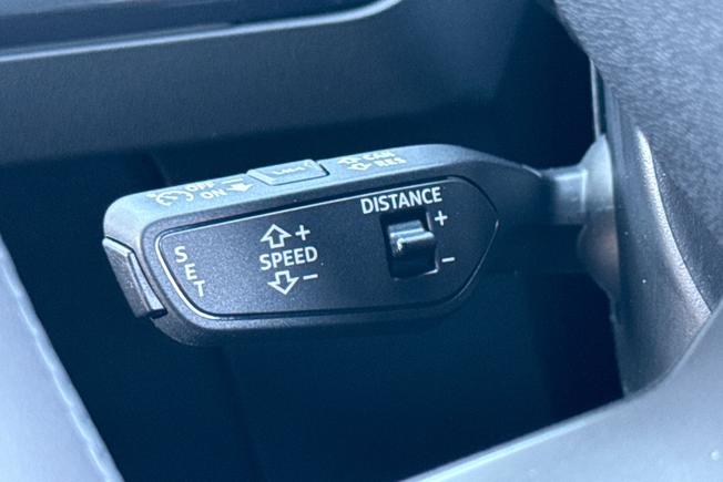 AUDI  Q4 Photo 35