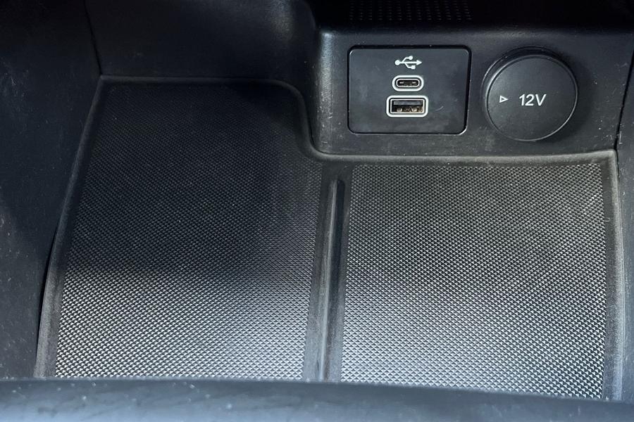 Ford Kuga Photo autoimg-5980cd07c5dedd8250b4e26a0ff92b803a3f6a3f.jpg