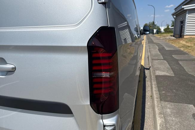 VOLKSWAGEN Transporter Photo 18