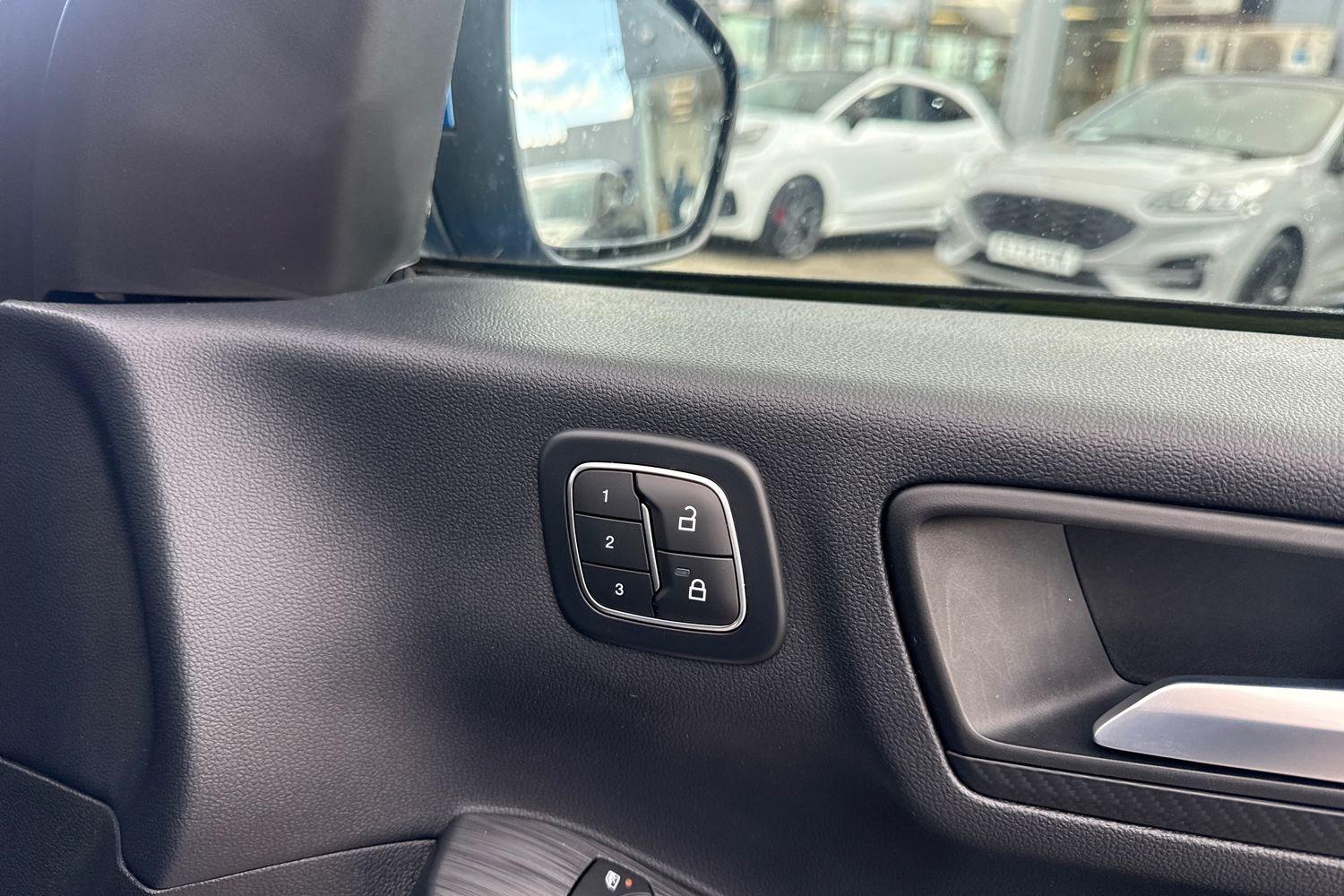 Ford KUGA Photo 27