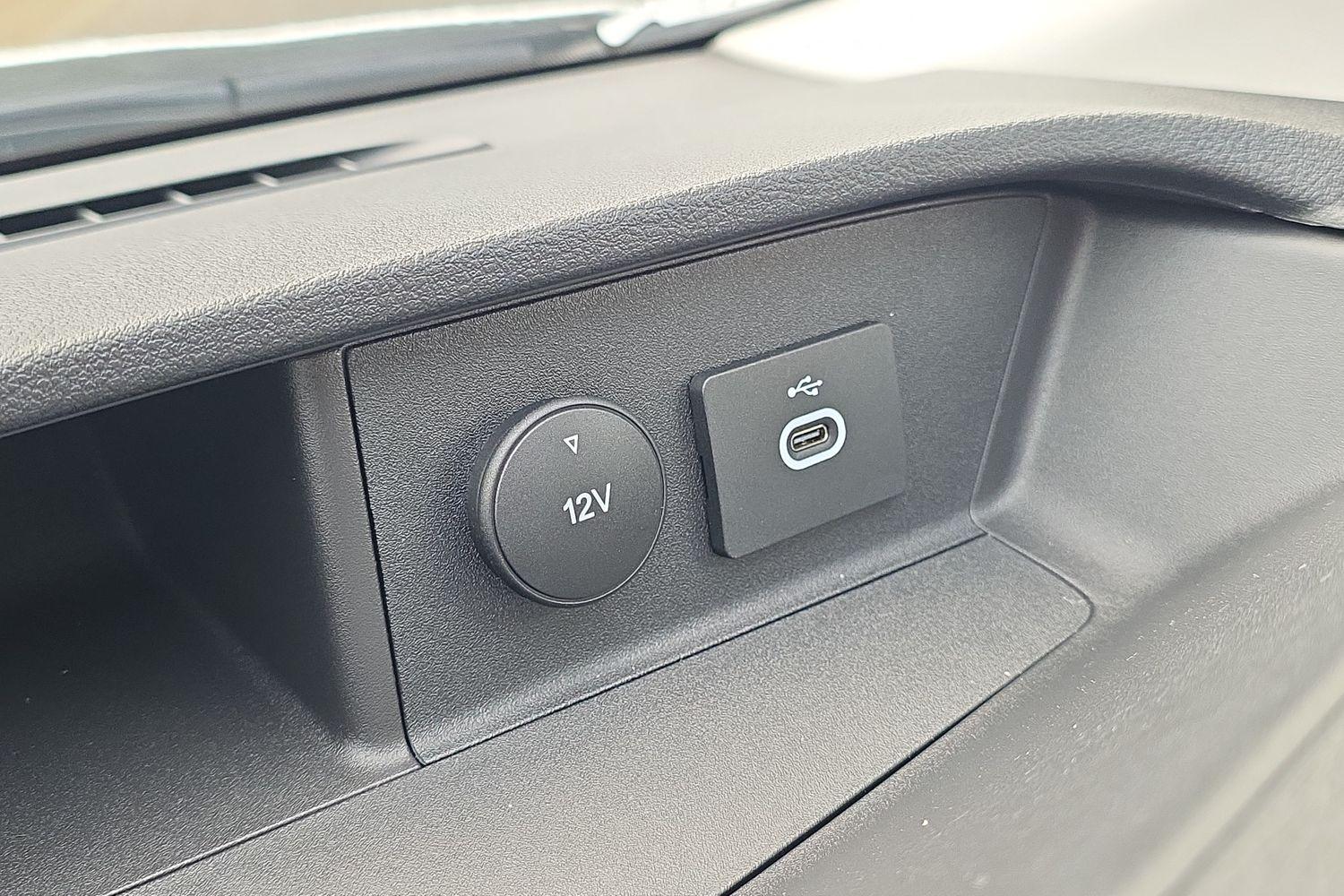 Ford E-TRANSIT Photo 35