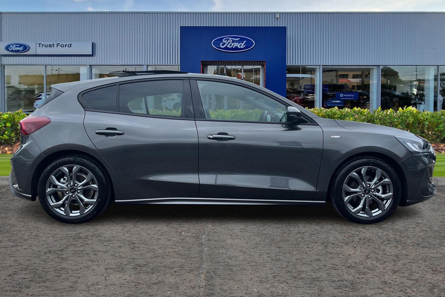 Ford Focus Photo 2