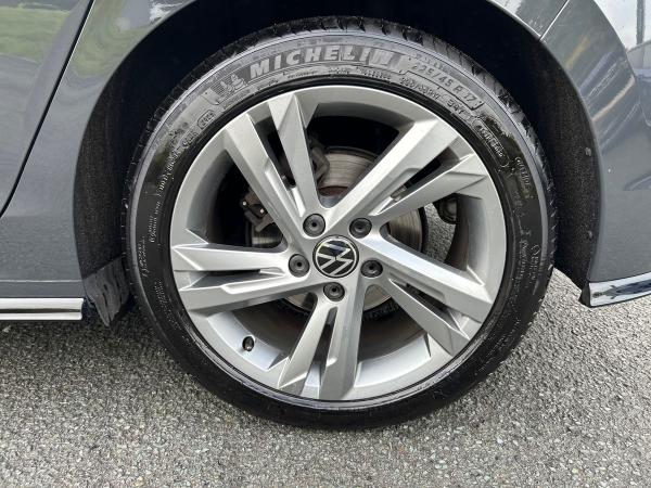 Volkswagen Golf Photo autoimg-598ff3e3babea57fb0db97138565446639cde3f8.jpg
